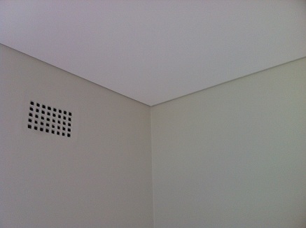 Shadow line ceiling finish